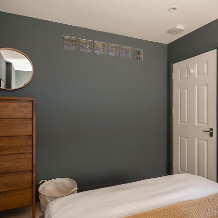 The Heart Of Shepherds Bush - Modern 2Bdr Apartment With Garden London Kültér fotó
